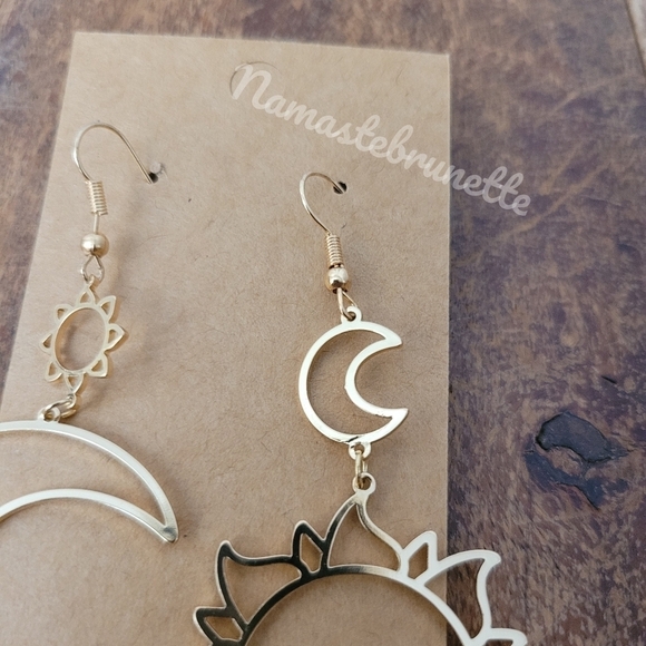 Metal Asymmetrical Golden Sun & Moon Dangle Drop Earrings - Picture 17 of 17